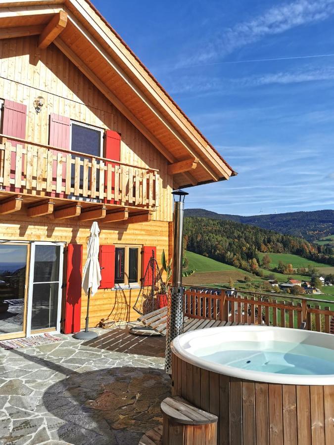 Bergchalet Am Waldrand - Pool, Sauna & Kamin Pollauberg Exterior photo